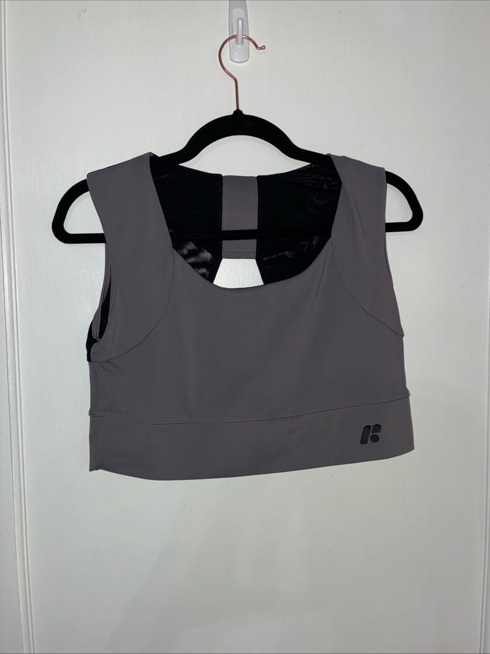 FORME Gray Cropped Sports Bra With Supportive Band